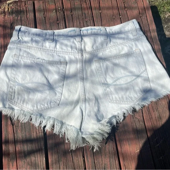 Distressed Denim Shorts - Picture 3 of 5